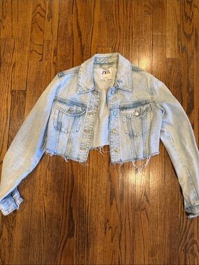Zara Cropped Light Blue Denim Jacket with Raw Hem